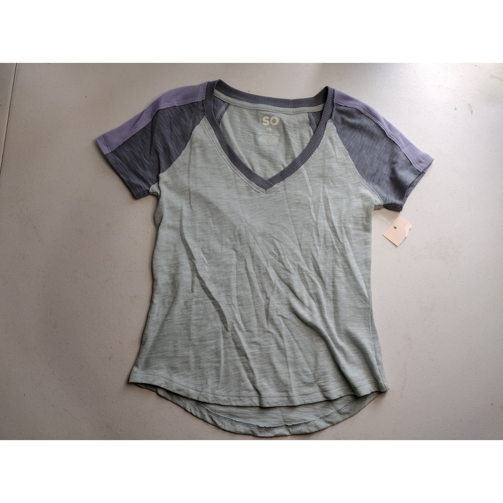 SO Juniors V Neck Raglan Tee Shirt Light Green Heathered Purple XS